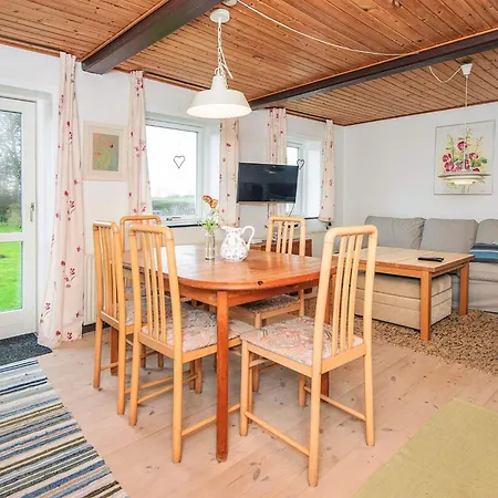 5 Person In Sydals Traenge